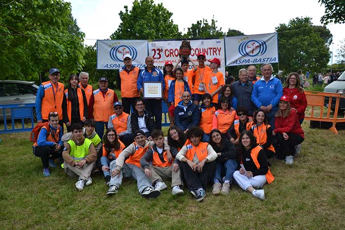 Premiazione Memorial Domenico Fausti alla gara di corsa campestre per ragazzi by ASPA Bastia a XXV aprile