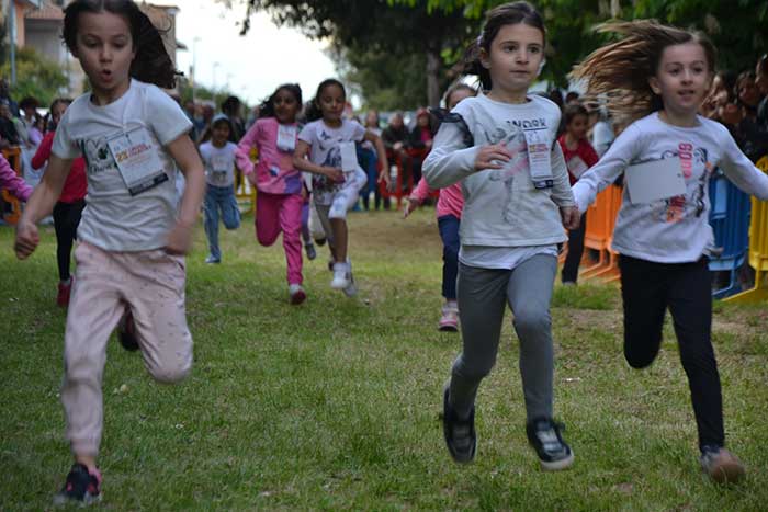 Ragazze in gara alla Corsa Campestre giovanile di Bastia Umbra XXV Aprile