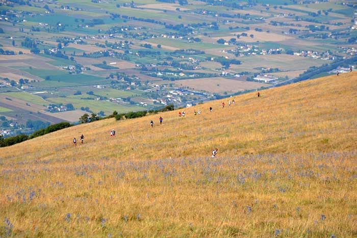 Vista panoramica sulla Valle Umbra lungo il percorso del Trail Costa di Trex