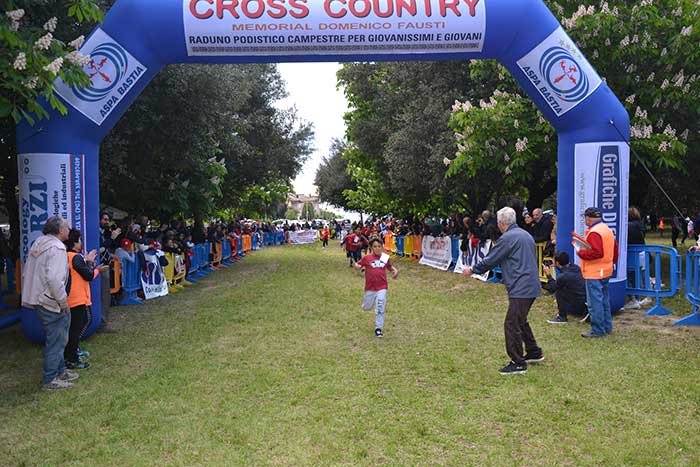 Taglio del traguardo al Cross Country 25 Aprile organizzato da ASPA BASTIA