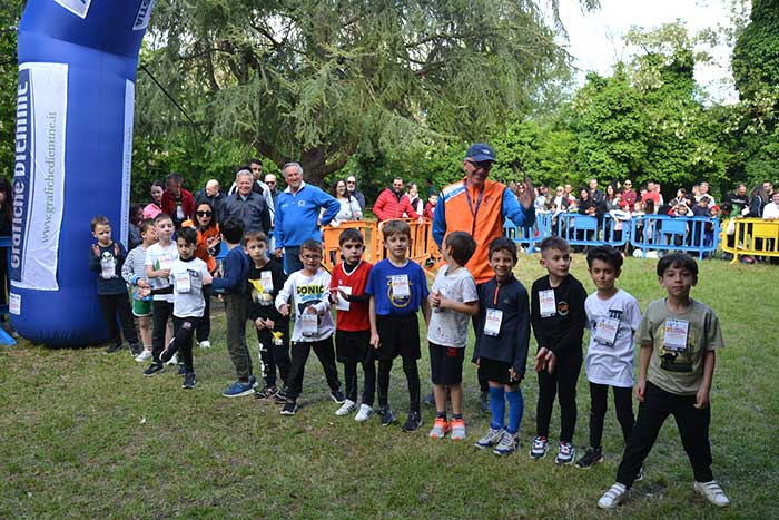 Ragazzini pronti per la partenza della Corsa campestre 25 Aprile per giovani e giovanissimi atleti